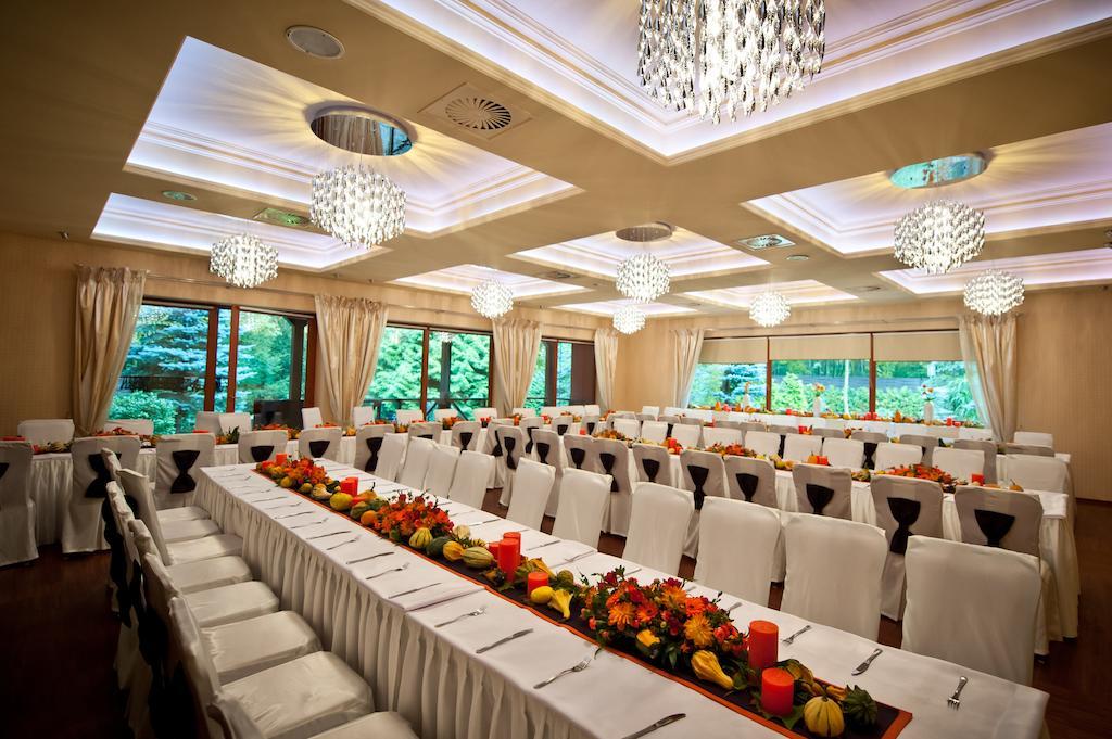 Agat Hotel 우치 외부 사진